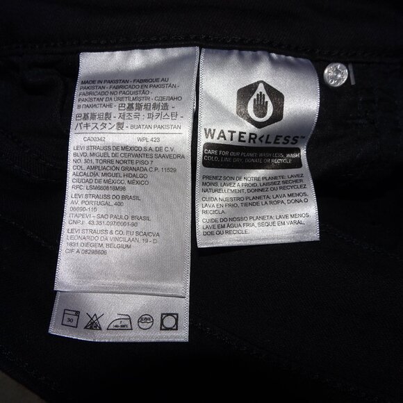 Levis's 711 Black Mid-rise Skinny Jeans Short - Picture 7 of 7